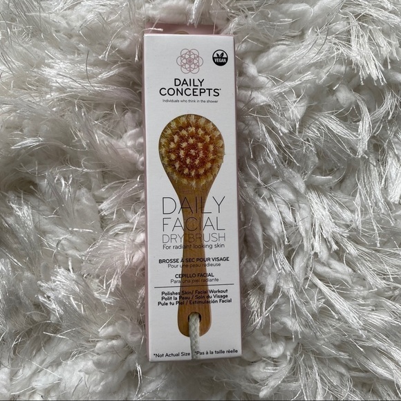 New Daily Concepts Daily Facial Dry Brush New in Box - Picture 1 of 5